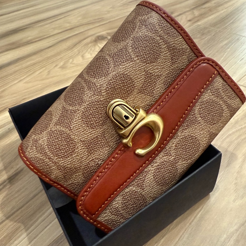 NEW RARE Coach Brown and Tan Women's Wallet - Picture 5 of 5